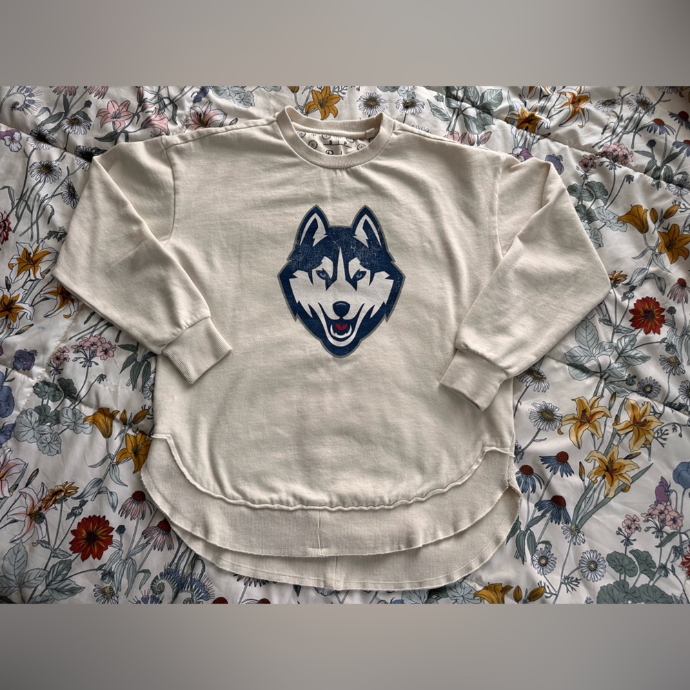 Pressbox UConn Huskies Cream Crewneck Sweatshirt Size Small Raw Hem